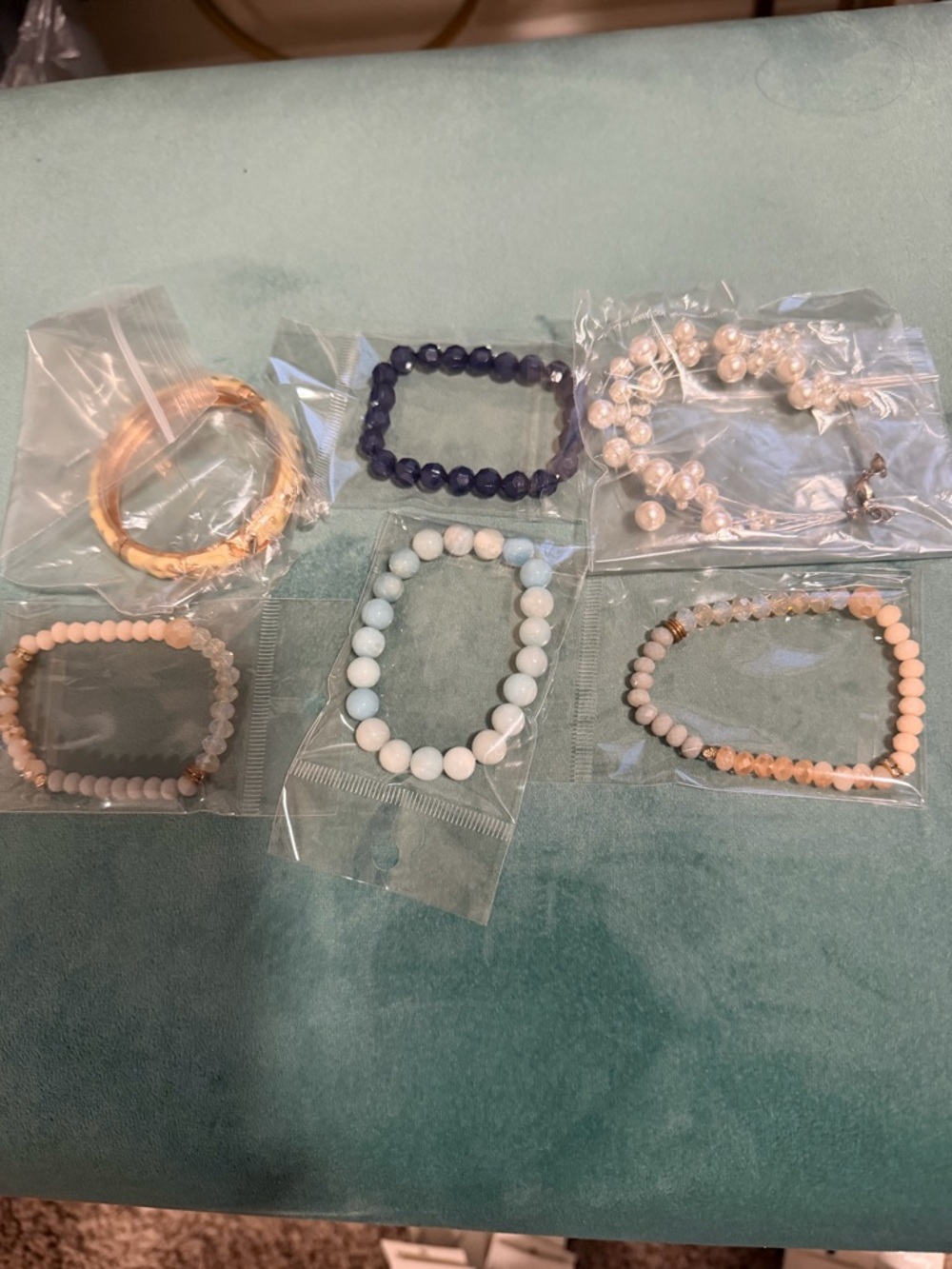 🌼 4/$13 - 6 piece fashion Jewelry set (bracelets - gently used)